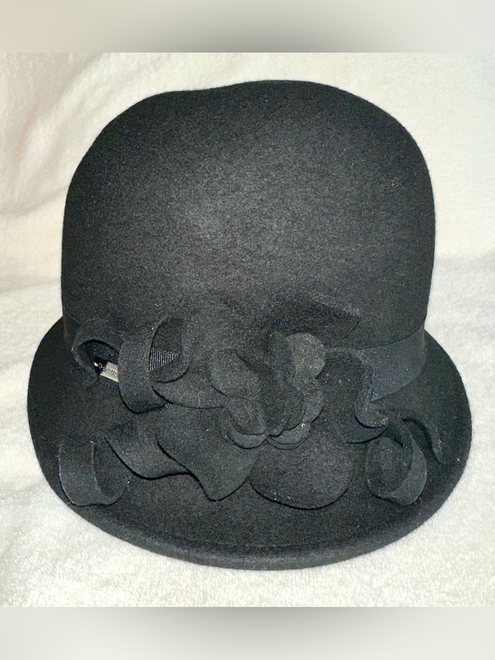 Betmar New York Black 100% Wool Cloche Hat Winter Bowler Ruffle Flower Modern